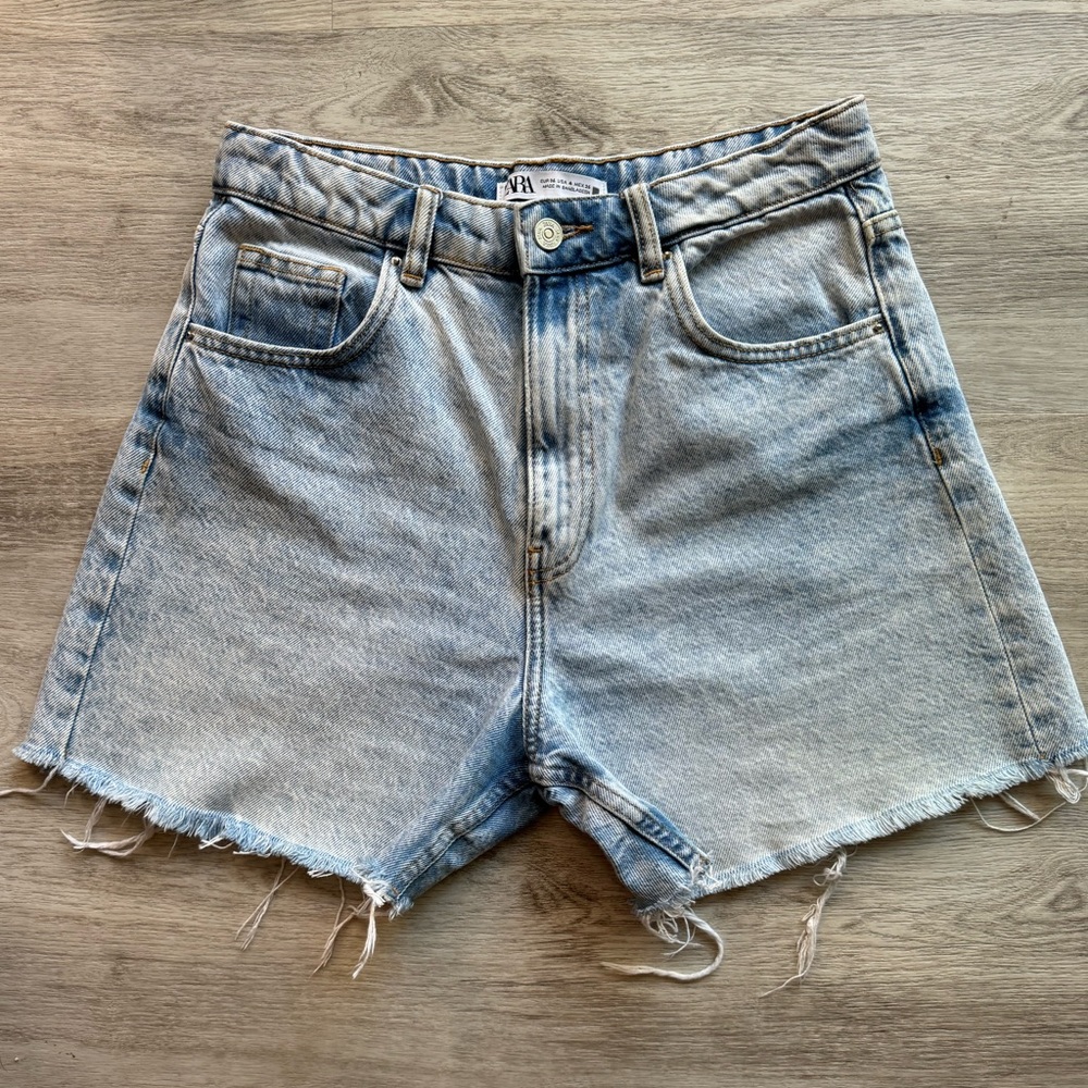 Zara Light Wash Long Denim High Waist Bermuda Style Cutoff Jean Shorts Size 4